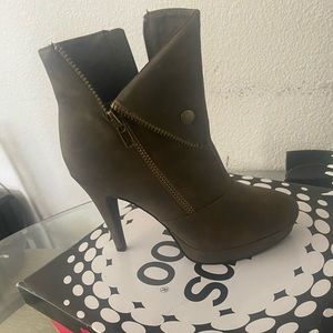 Platform bootie brand new